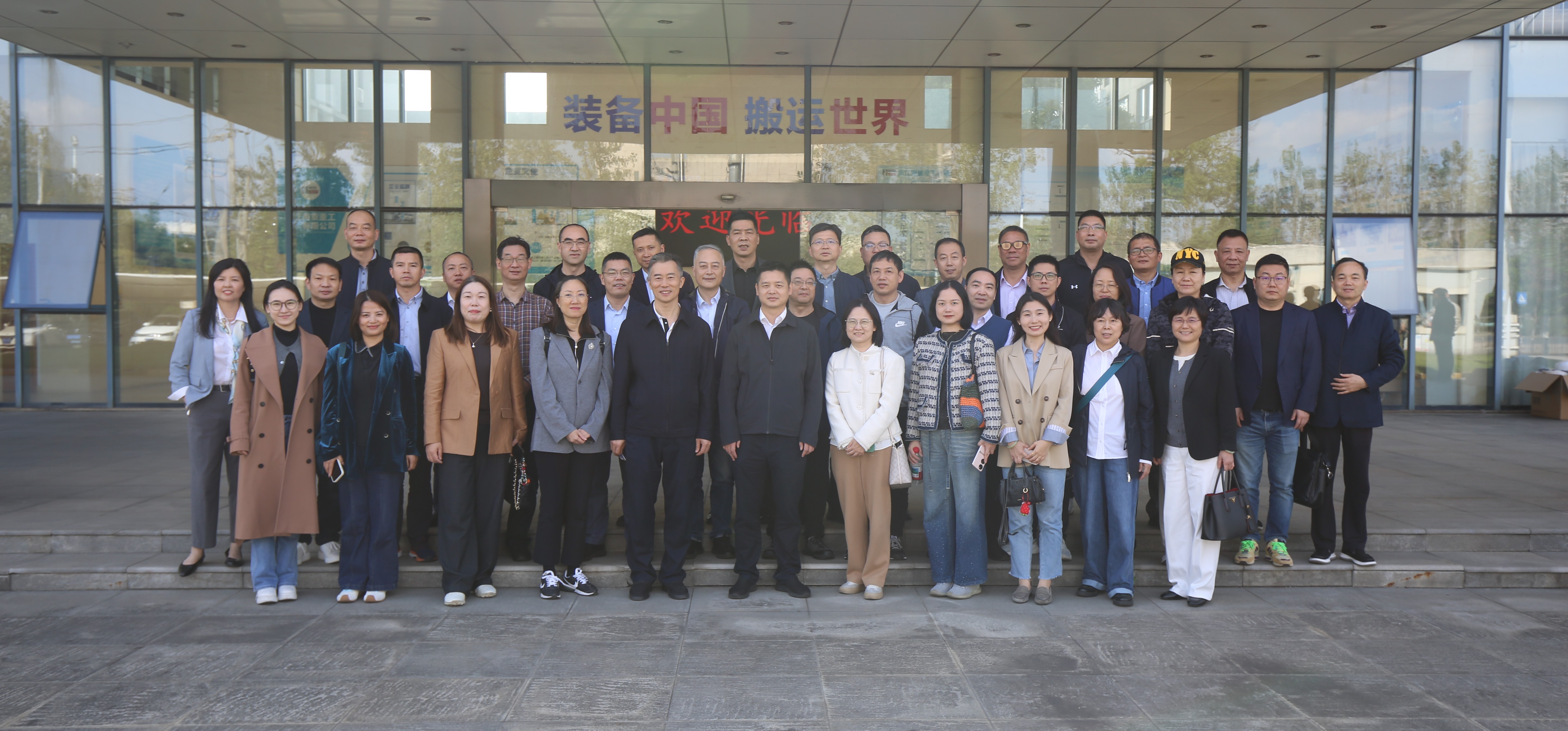 2025年高新匯暨江北商會(huì)企業(yè)家赴華新機(jī)電參觀交流